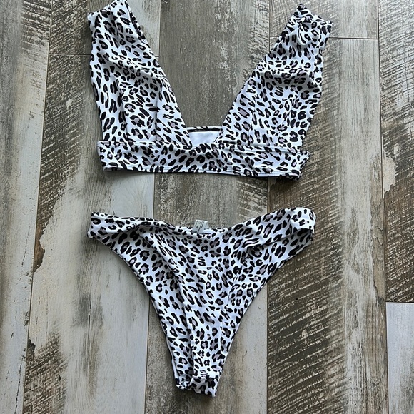 SHEIN Other - White leopard bikini